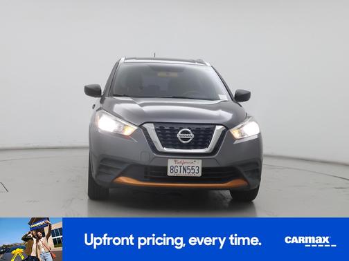 Gray 2018 Nissan Kicks SV