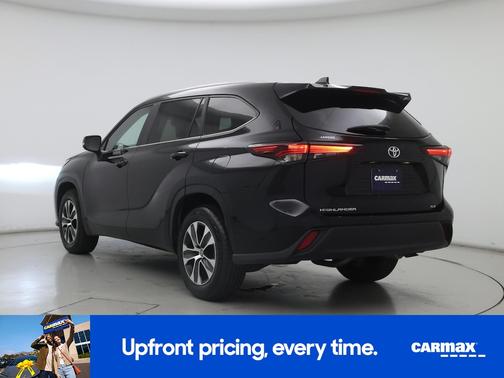 Black 2024 Toyota Highlander XLE
