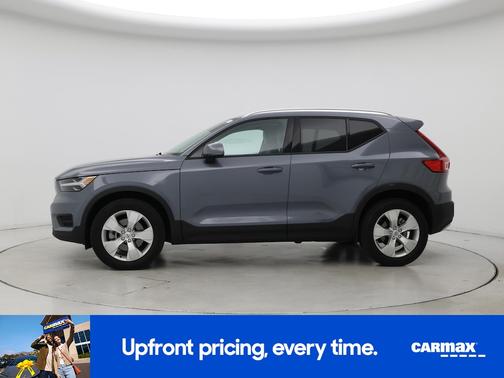 2022 Volvo XC40 T5 Momentum