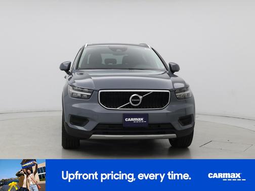 2022 Volvo XC40 T5 Momentum