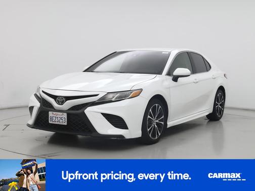 White 2018 Toyota Camry SE