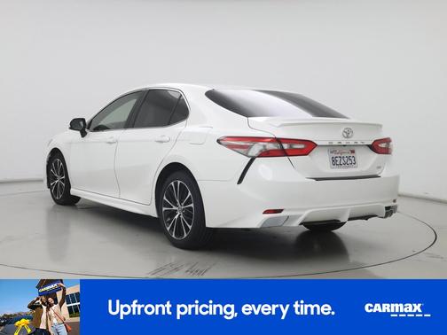 White 2018 Toyota Camry SE