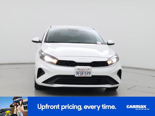 White 2023 Kia Forte LXS