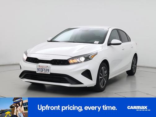 White 2023 Kia Forte LXS