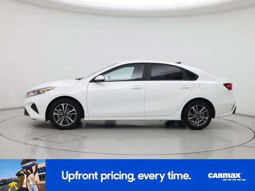 White 2023 Kia Forte LXS