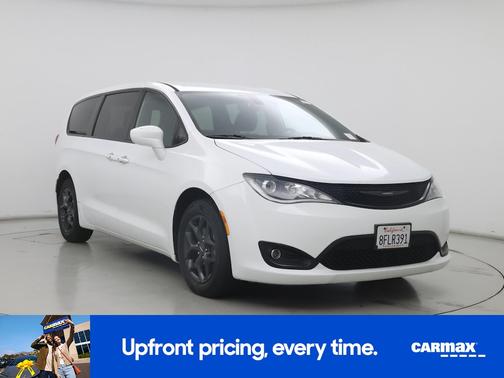 White 2018 Chrysler Pacifica Touring Plus