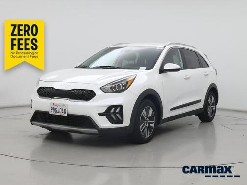 White 2022 Kia Niro LXS
