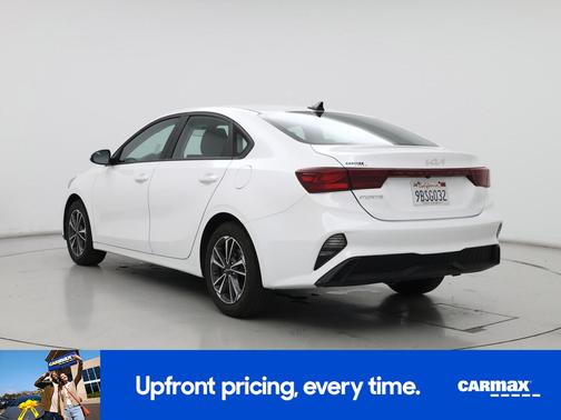 White 2022 Kia Forte LXS