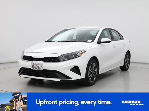 White 2022 Kia Forte LXS