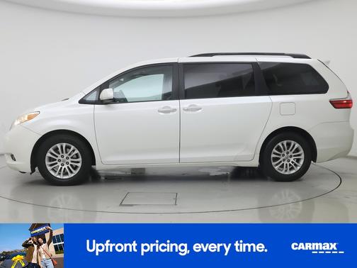 White 2015 Toyota Sienna XLE