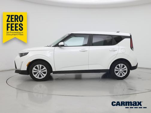 White 2025 Kia Soul LX
