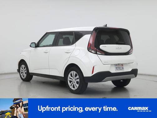White 2025 Kia Soul LX