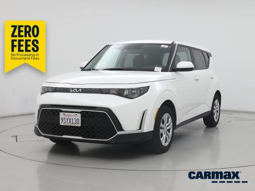 White 2025 Kia Soul LX