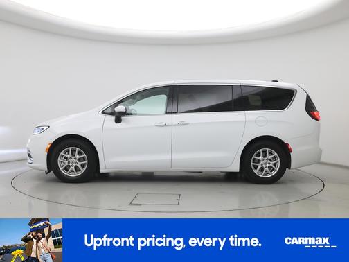White 2023 Chrysler Pacifica Touring L