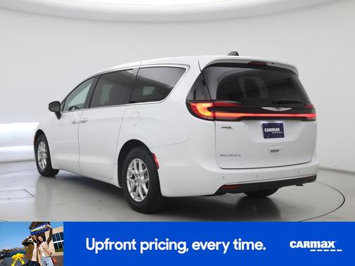 White 2023 Chrysler Pacifica Touring L