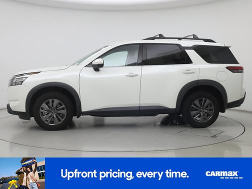White 2023 Nissan Pathfinder SV