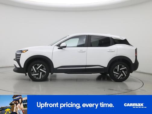 White 2025 Nissan Kicks SV