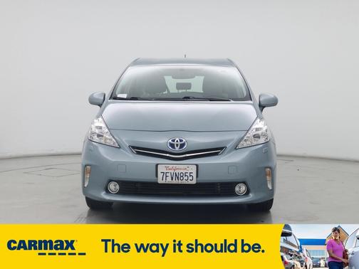 2014 Toyota Prius v Five