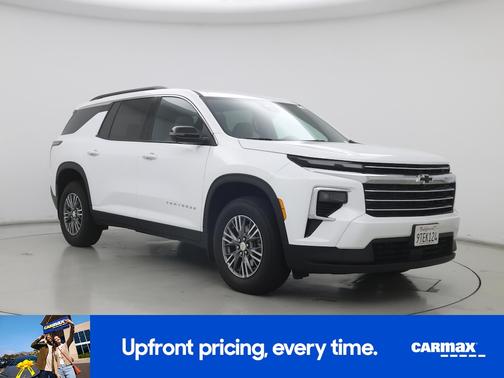 White 2025 Chevrolet Traverse LT