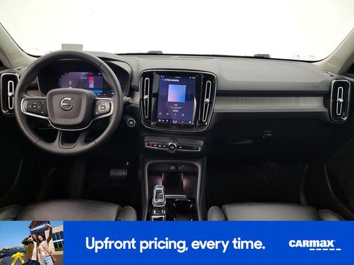 2023 Volvo XC40 B5 Ultimate Dark Theme