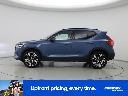 2023 Volvo XC40 B5 Ultimate Dark Theme