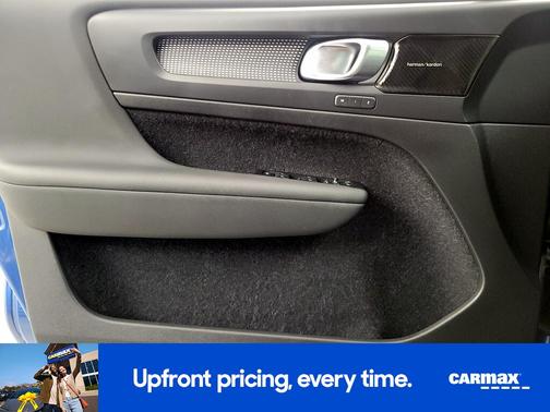 Blue 2021 Volvo XC40 T5 R-Design