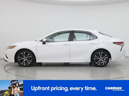White 2019 Toyota Camry SE
