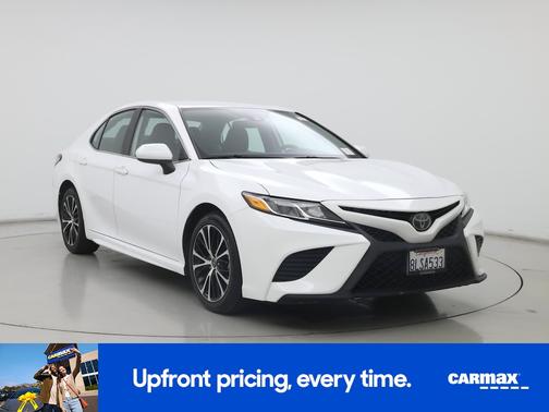 White 2019 Toyota Camry SE