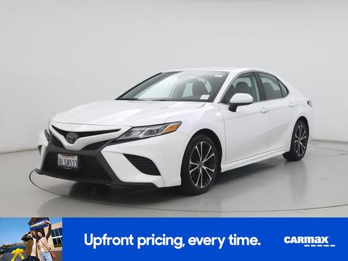 White 2019 Toyota Camry SE