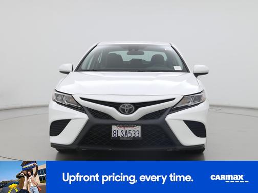 White 2019 Toyota Camry SE