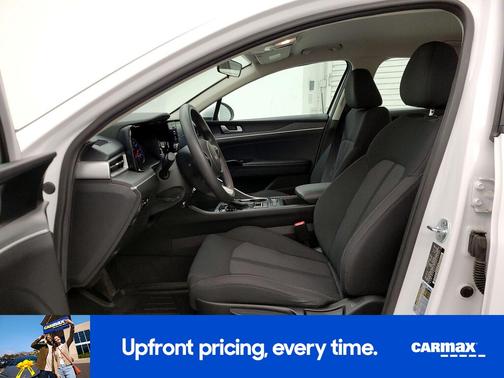 White 2022 Kia K5 LX