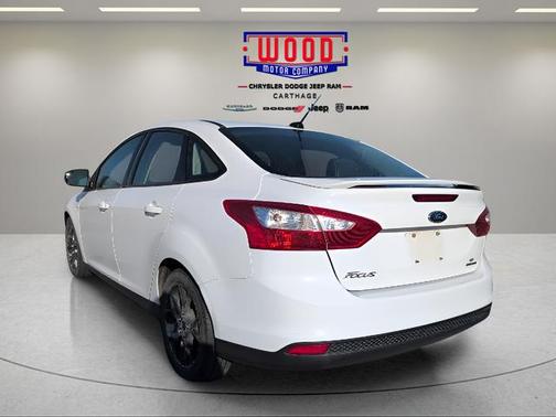 Oxford White 2013 Ford Focus SE