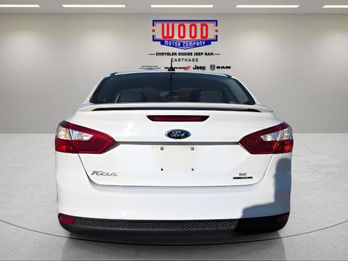 Oxford White 2013 Ford Focus SE