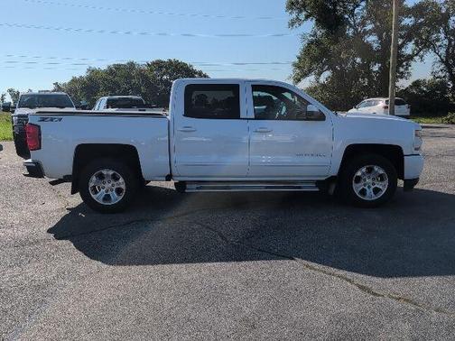 Summit White 2018 Chevrolet Silverado 1500 LT