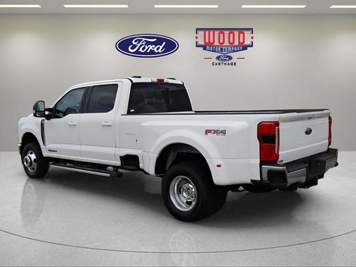 Star White 2026 Ford F-350 Lariat Super Duty