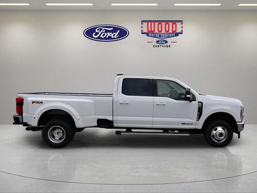 Star White 2026 Ford F-350 Lariat Super Duty