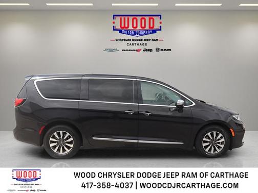 Brilliant Black Crystal Pearlcoat 2023 Chrysler Pacifica Hybrid Limited