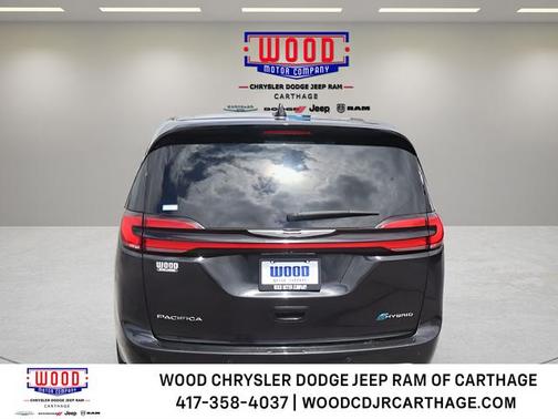 Brilliant Black Crystal Pearlcoat 2023 Chrysler Pacifica Hybrid Limited