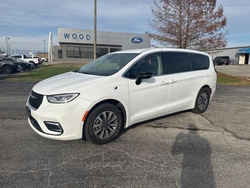 2024 Chrysler Pacifica Hybrid Select