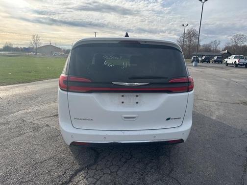 2024 Chrysler Pacifica Hybrid Select