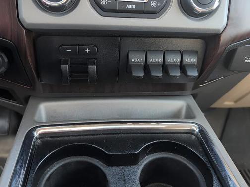 White Platinum Clearcoat Metallic 2015 Ford F-350 Lariat Super Duty
