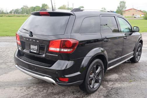 Pitch Black Clearcoat 2020 Dodge Journey Crossroad