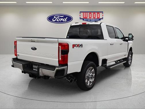 Star White 2026 Ford F-350 Lariat Super Duty