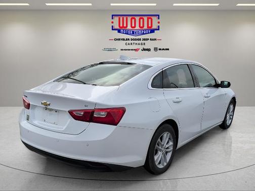 Summit White 2017 Chevrolet Malibu 1LT