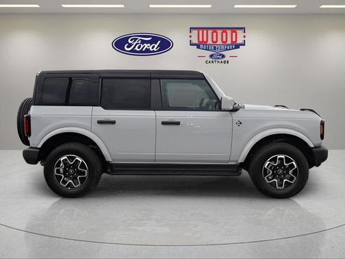 Avalanche Gray 2026 Ford Bronco Outer Banks