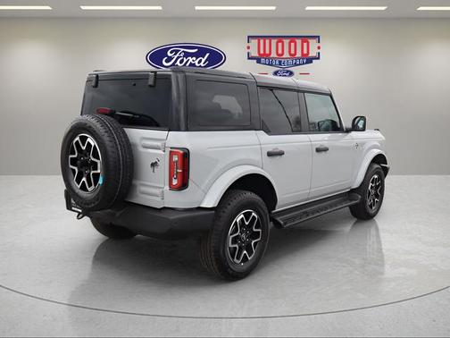 Avalanche Gray 2026 Ford Bronco Outer Banks