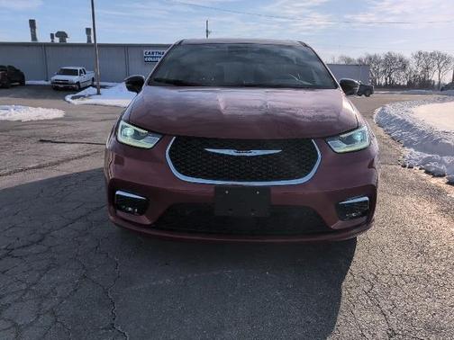 2025 Chrysler Pacifica Select