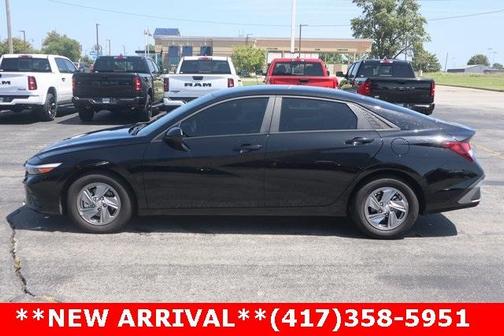 2024 Hyundai ELANTRA SE