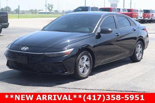 2024 Hyundai ELANTRA SE