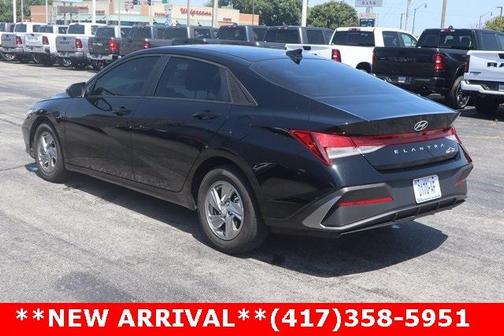 2024 Hyundai ELANTRA SE